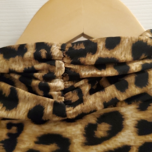 T Tahari blouse leopard print 3/4 length sleeves - Picture 9 of 11